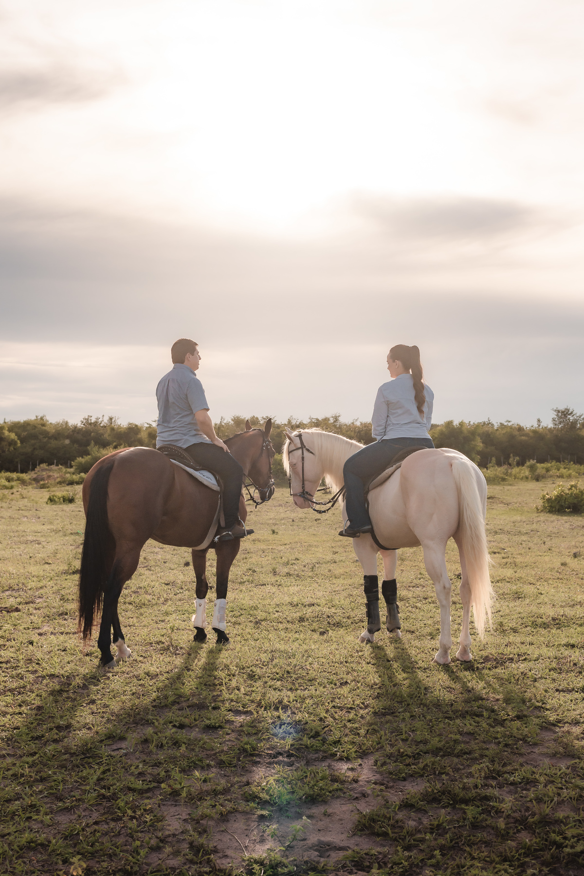  ensaio de casal na fazenda, ensaio de casal ao por do sol, ensaio de casal, fotografo emnatal, natal rn brasil, fotografia vital, ensaio de casal com cavalos