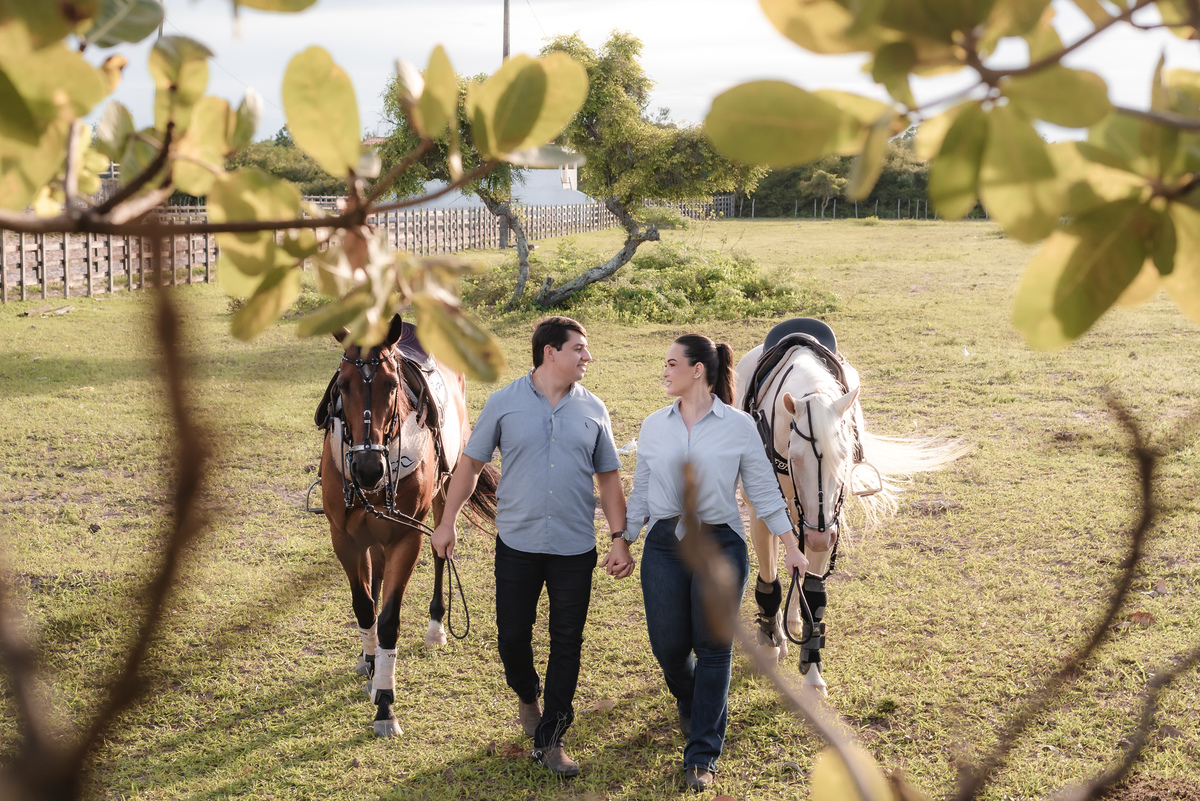  ensaio de casal na fazenda, ensaio de casal ao por do sol, ensaio de casal, fotografo emnatal, natal rn brasil, fotografia vital, ensaio de casal com cavalos