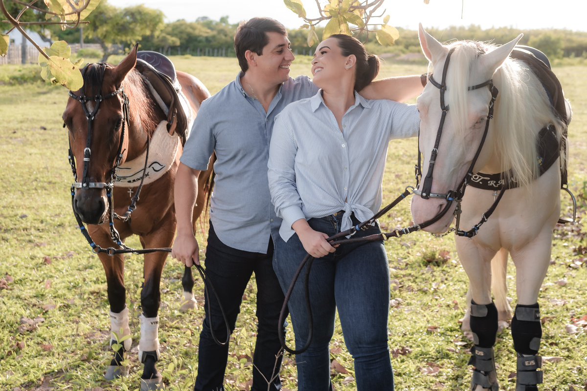  ensaio de casal na fazenda, ensaio de casal ao por do sol, ensaio de casal, fotografo emnatal, natal rn brasil, fotografia vital, ensaio de casal com cavalos