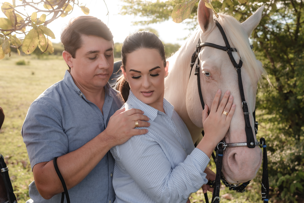  ensaio de casal na fazenda, ensaio de casal ao por do sol, ensaio de casal, fotografo emnatal, natal rn brasil, fotografia vital, ensaio de casal com cavalos