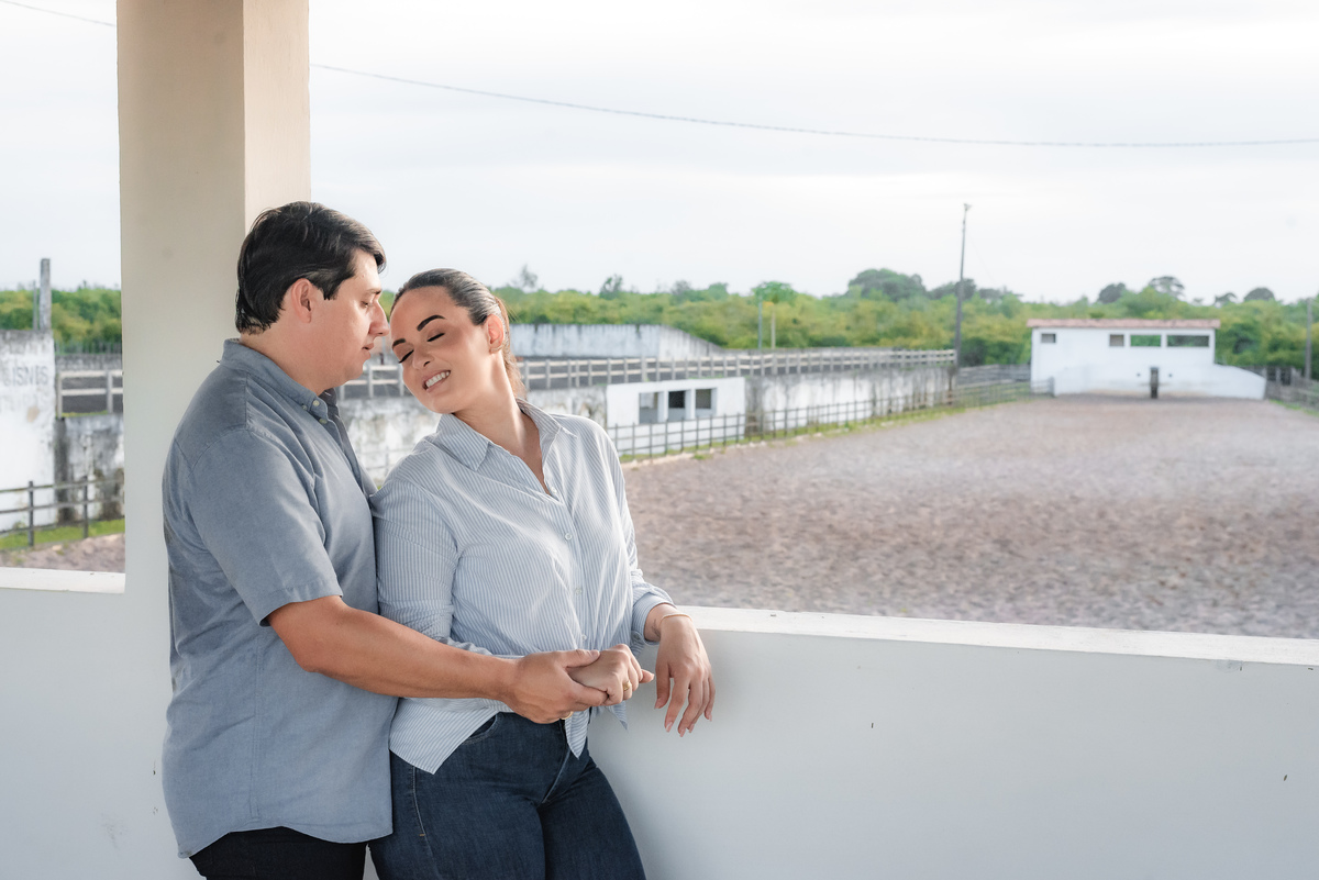  ensaio de casal na fazenda, ensaio de casal ao por do sol, ensaio de casal, fotografo emnatal, natal rn brasil, fotografia vital, ensaio de casal com cavalos