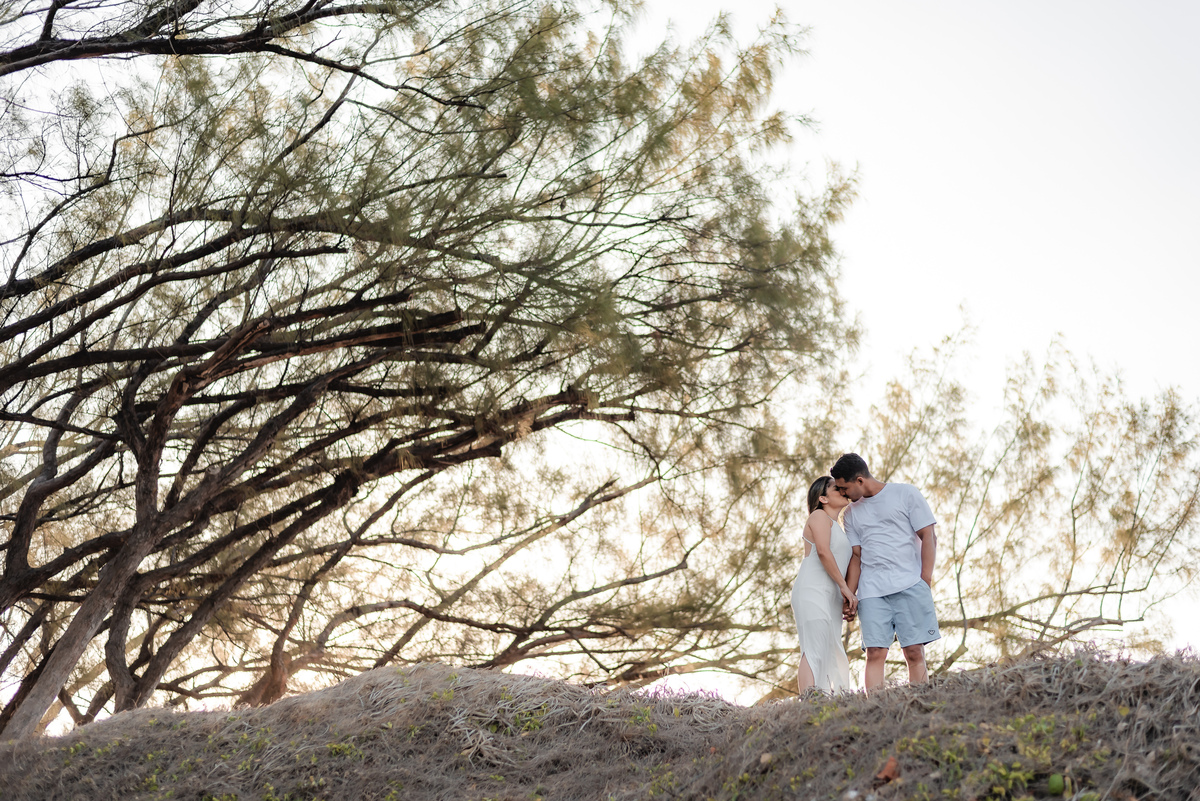 Ensaio de Casal na praia, Ensaio Pré-Casamento, Ensaio de Casal, Fotógrafo em Natal, Fotógrafo de Casamento, Pinheiros da Via Costeira - Natal/RN