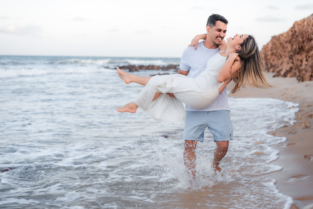 Ensaio de Casal na praia, Ensaio Pré-Casamento, Ensaio de Casal, Fotógrafo em Natal, Fotógrafo de Casamento, Pinheiros da Via Costeira - Natal/RN