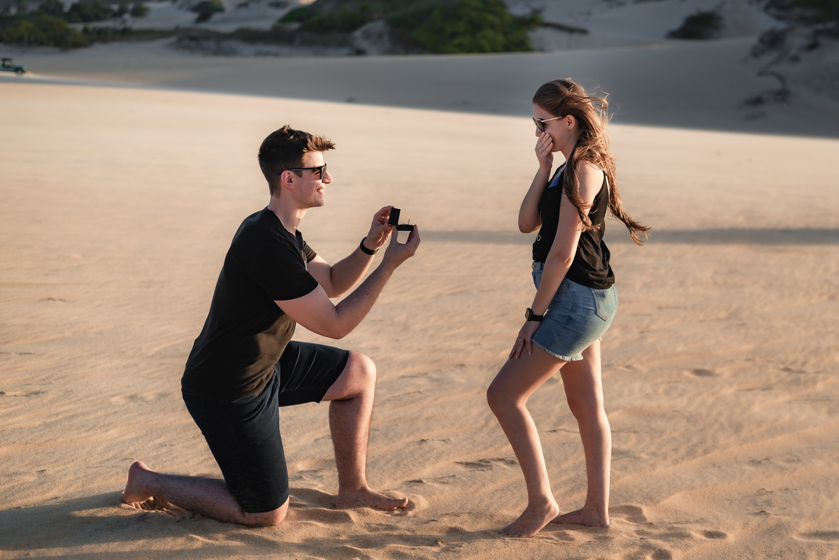 Ensaio de casal e pedido de casamento da Giovana e do Vinícius. Praia de Genipabu, Extremoz / RN, fotógrafo em natal, prewedding