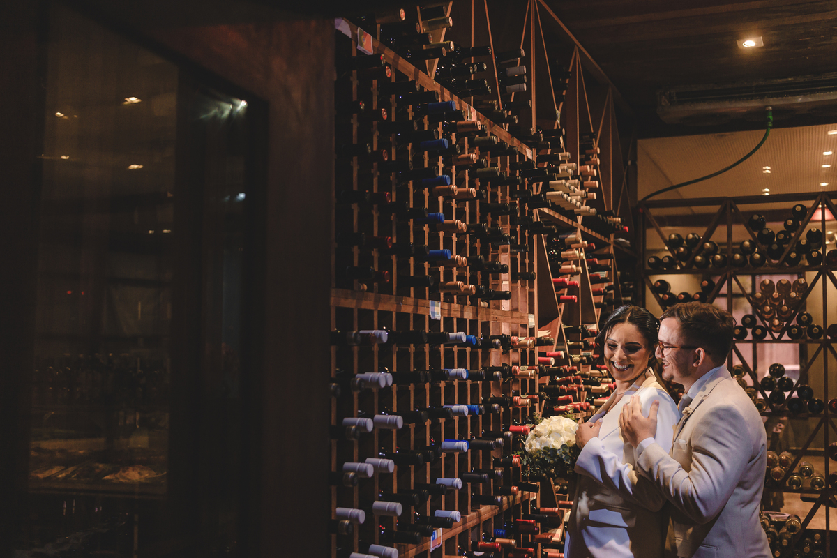 ensaio de casal, adega de vinhos, first look, primeira vista, , Casamento, Fotógrafo em Natal, Fotografia Vital, Restaurante Sal e brasa, Natal / RN