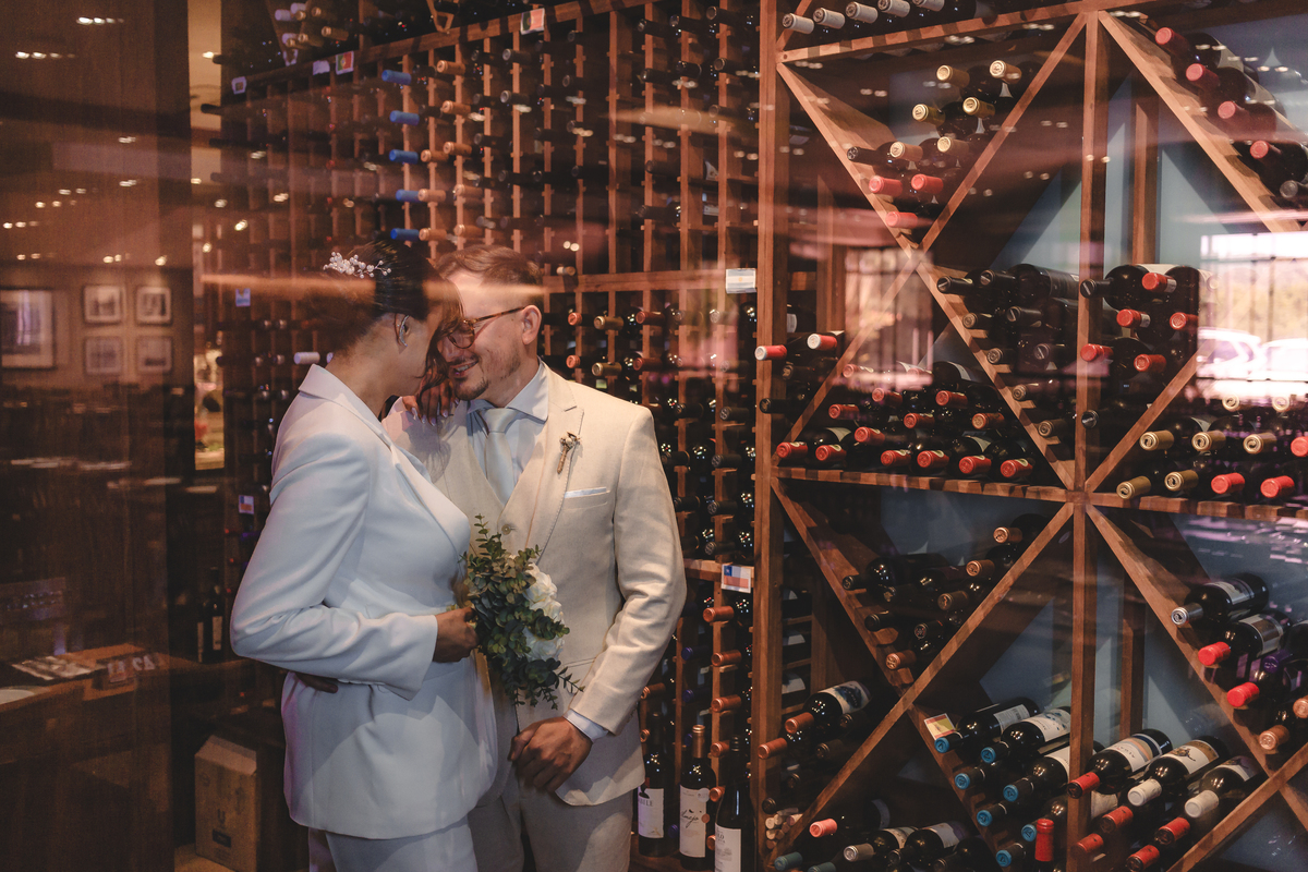 ensaio de casal, adega de vinhos, first look, primeira vista, , Casamento, Fotógrafo em Natal, Fotografia Vital, Restaurante Sal e brasa, Natal / RN