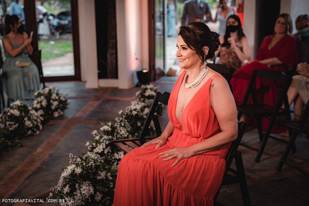 Fazenda Real III - Macaíba - RN - Mãe da noiva sentada dentro da igreja