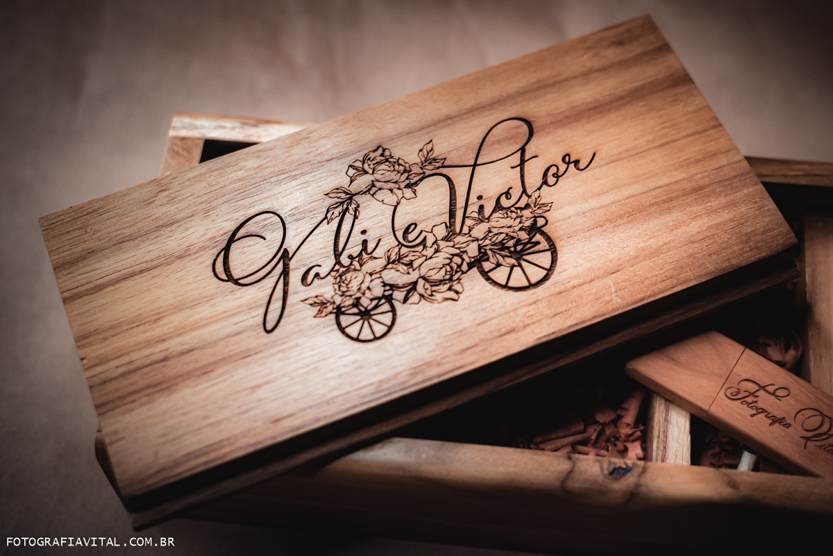 Caixa de Madeira Teca, com pendrive e gravação à laser - Natal - RN