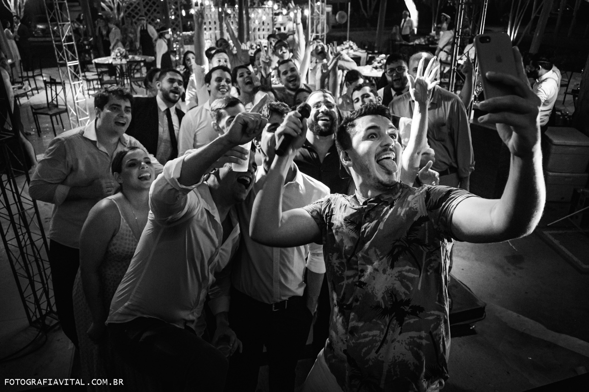 Fazenda Real III - Macaíba - RN - Selfie do cantor Robison Paiva com todos os convidados na pista de dança.