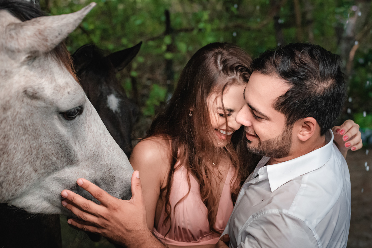 Ensaio de Csal com cavalos, ensaio de casal na fazenda, prewedding, casamento, fotografoemnatal, ensaio de casal em ceará-mim