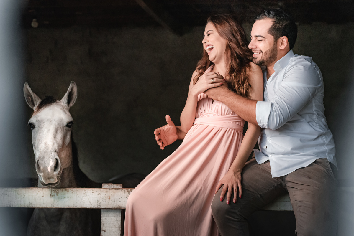 Ensaio de Csal com cavalos, ensaio de casal na fazenda, prewedding, casamento, fotografoemnatal, ensaio de casal em ceará-mim