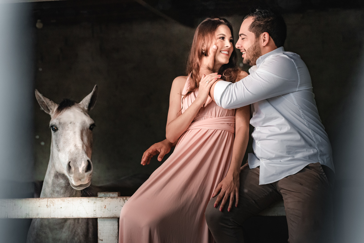 Ensaio de Csal com cavalos, ensaio de casal na fazenda, prewedding, casamento, fotografoemnatal, ensaio de casal em ceará-mim
