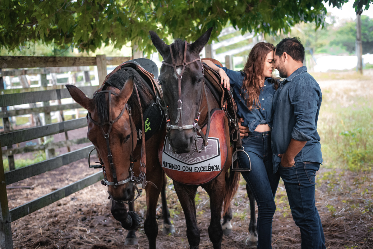 Ensaio de Csal com cavalos, ensaio de casal na fazenda, prewedding, casamento, fotografoemnatal, ensaio de casal em ceará-mim