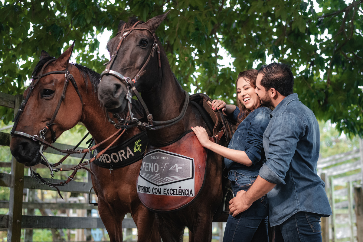 Ensaio de Csal com cavalos, ensaio de casal na fazenda, prewedding, casamento, fotografoemnatal, ensaio de casal em ceará-mim