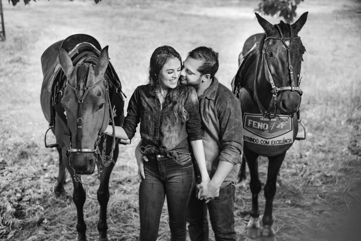 Ensaio de Csal com cavalos, ensaio de casal na fazenda, prewedding, casamento, fotografoemnatal, ensaio de casal em ceará-mim