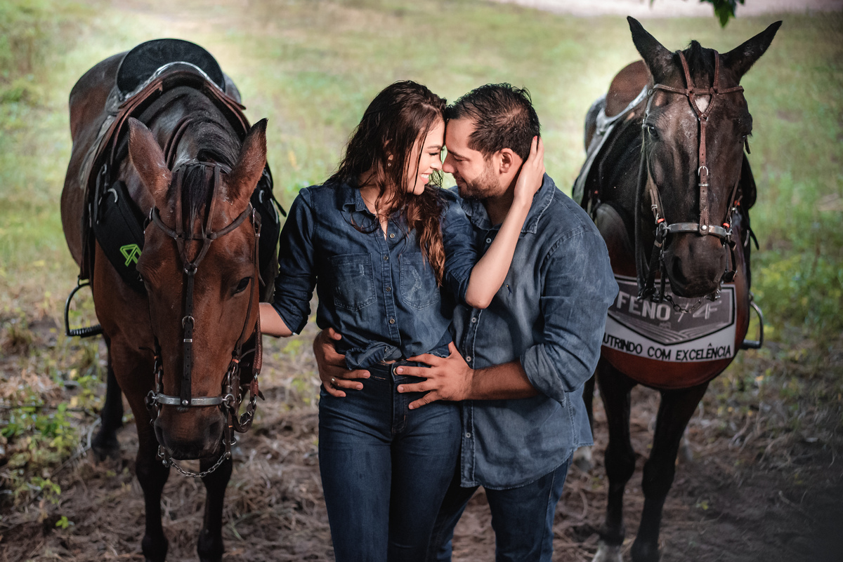 Ensaio de Csal com cavalos, ensaio de casal na fazenda, prewedding, casamento, fotografoemnatal, ensaio de casal em ceará-mim