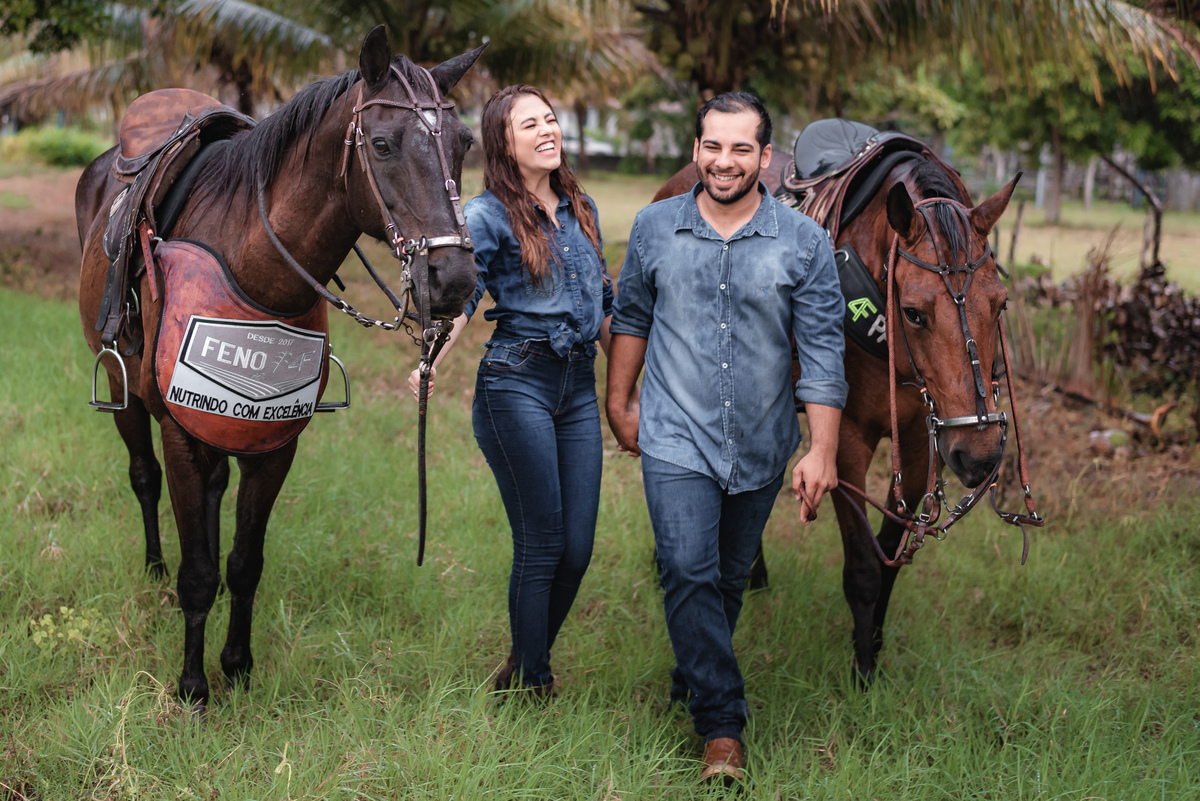 Ensaio de Csal com cavalos, ensaio de casal na fazenda, prewedding, casamento, fotografoemnatal, ensaio de casal em ceará-mim