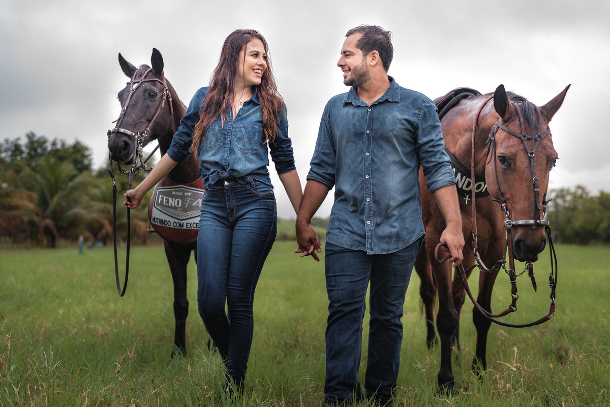 Ensaio de Csal com cavalos, ensaio de casal na fazenda, prewedding, casamento, fotografoemnatal, ensaio de casal em ceará-mim