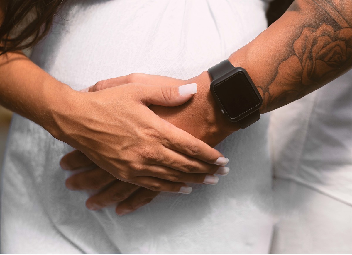 De mãos dadas. O encontro das mãos sempre trás movimento e sutileza para a foto. 