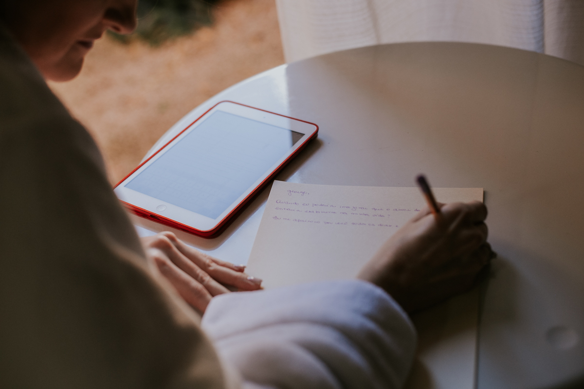Making of da noiva, agape mogi guaçu, fotografia de casamento, rafael serra fotografo, fotografo em mogi guaçu, fotografia de momento, noiva escrevendo os votos do casamento