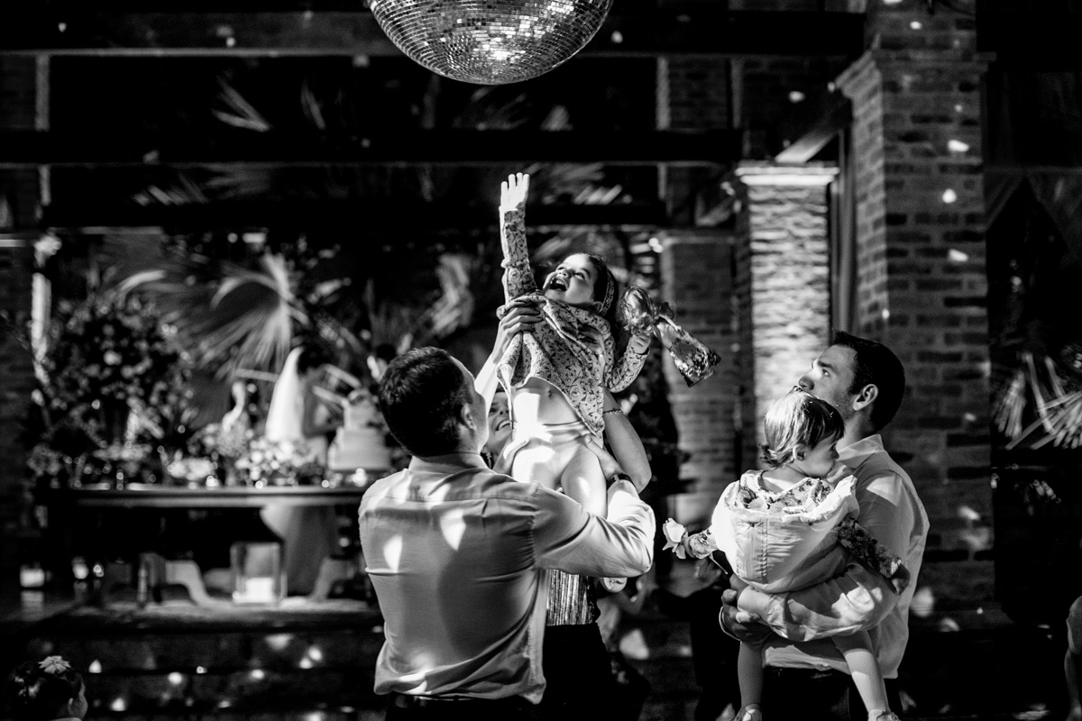 Festa de casamento no villa ricci mogi guaçu, dança dos noivos, balada festa super animada fotografia de momentos com o fotografo rafael serra de mogi guaçu, casamento de amanda e george