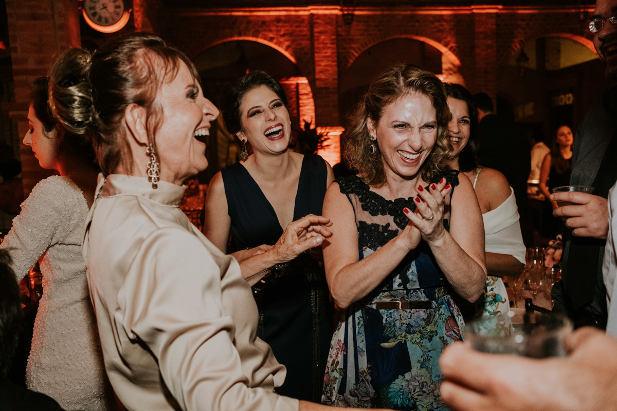 Festa de casamento no villa ricci mogi guaçu, dança dos noivos, balada festa super animada fotografia de momentos com o fotografo rafael serra de mogi guaçu, casamento de amanda e george