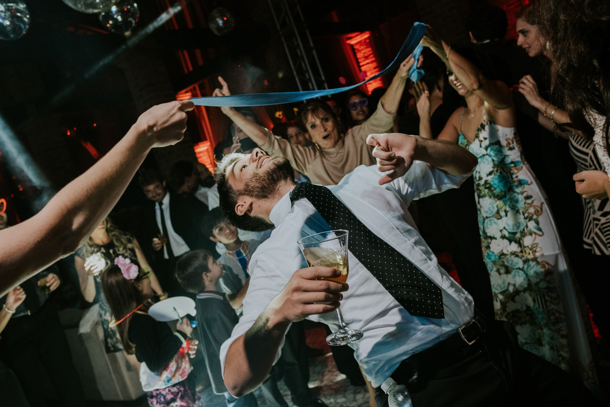 Festa de casamento no villa ricci mogi guaçu, dança dos noivos, balada festa super animada fotografia de momentos com o fotografo rafael serra de mogi guaçu, casamento de amanda e george