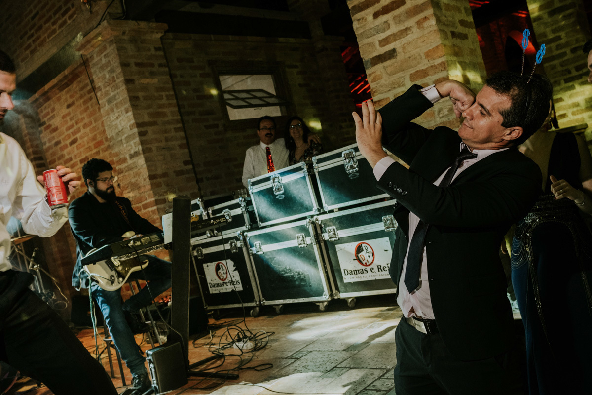 Festa de casamento no villa ricci mogi guaçu, dança dos noivos, balada festa super animada fotografia de momentos com o fotografo rafael serra de mogi guaçu, casamento de amanda e george