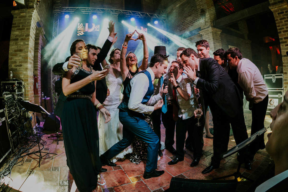 Festa de casamento no villa ricci mogi guaçu, dança dos noivos, balada festa super animada fotografia de momentos com o fotografo rafael serra de mogi guaçu, casamento de amanda e george