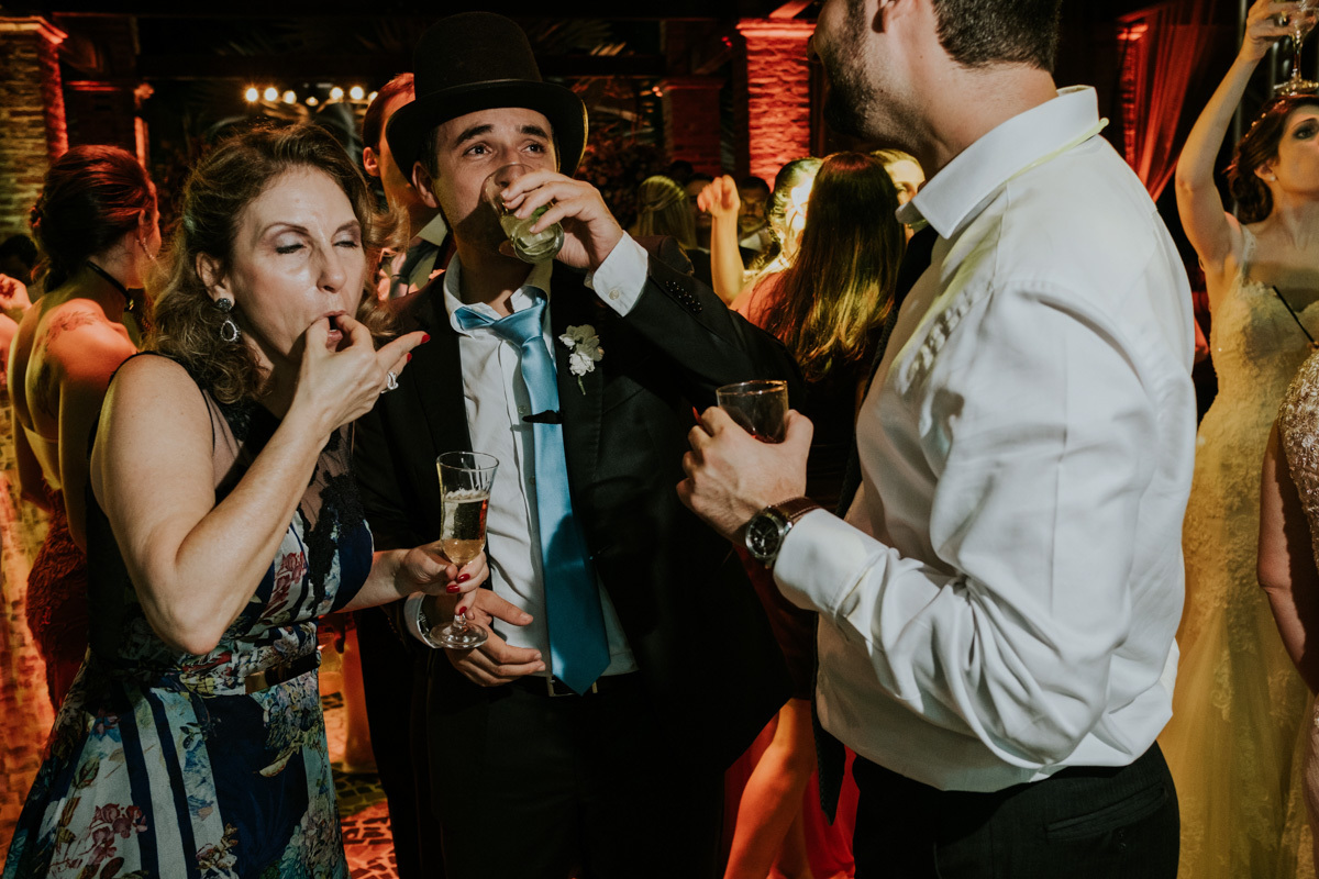 Festa de casamento no villa ricci mogi guaçu, dança dos noivos, balada festa super animada fotografia de momentos com o fotografo rafael serra de mogi guaçu, casamento de amanda e george