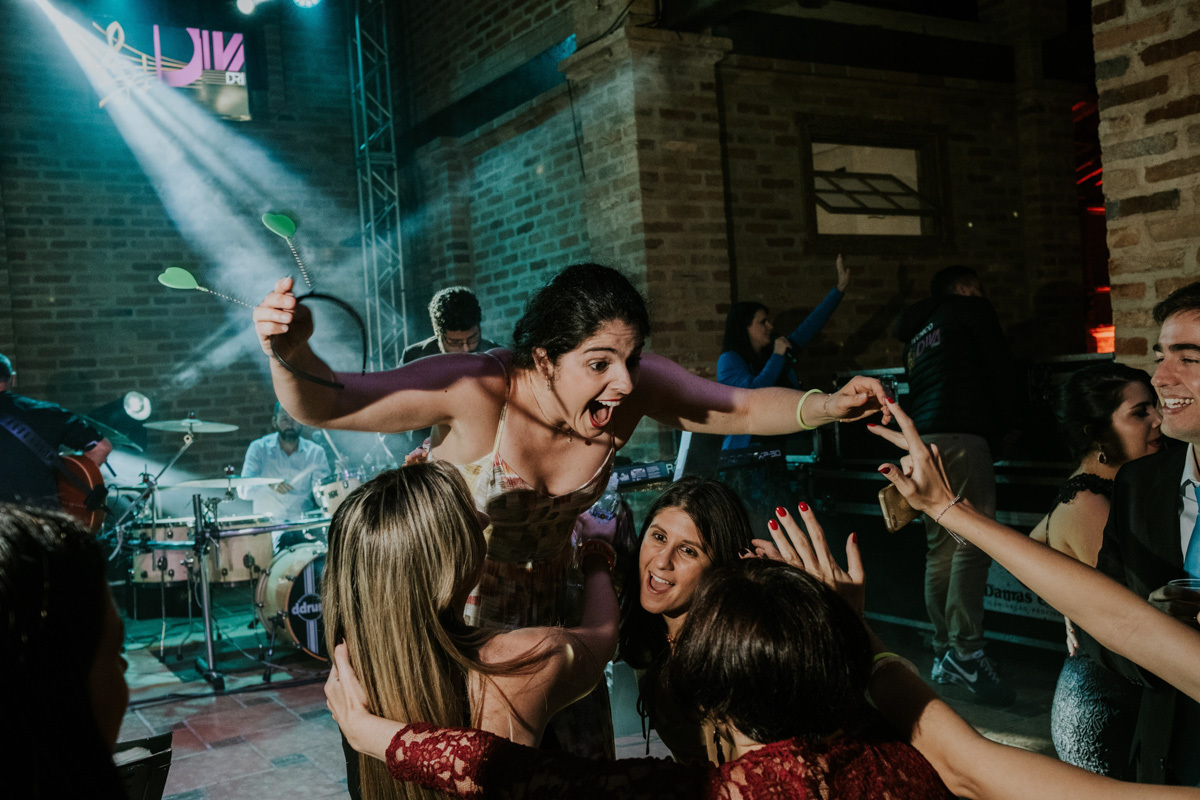 Festa de casamento no villa ricci mogi guaçu, dança dos noivos, balada festa super animada fotografia de momentos com o fotografo rafael serra de mogi guaçu, casamento de amanda e george