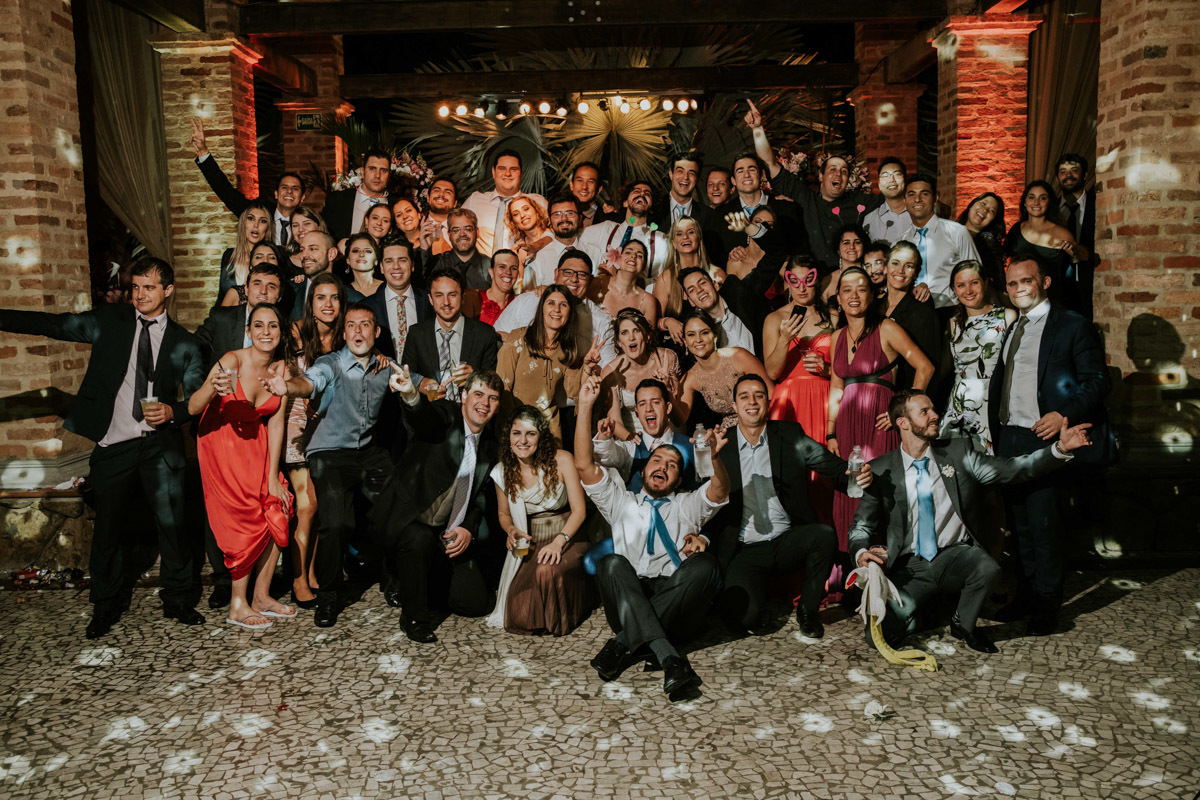 Festa de casamento no villa ricci mogi guaçu, dança dos noivos, balada festa super animada fotografia de momentos com o fotografo rafael serra de mogi guaçu, casamento de amanda e george