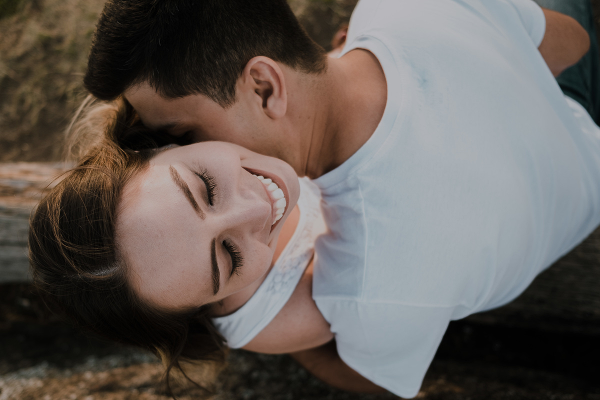 Ensaio pré casamento com um casal apaixonado fotos na natureza na montanha ensaio ao ar livre interior de são paulo fotografo rafael serra de mogi guaçu, rafael serra fotografia e cinema, fotos com emoção fotos espontâneas, fotografia de casamentos