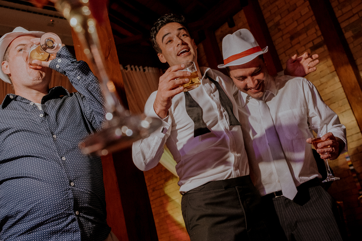 casamento de julia e glenn mcmillan casamento no campo cerimonia no por do sol casamento do power ranger amarelo fotografia de casamentos rafael serra fotografia e cinema mogi guaçu são joão da boa vista making of e festa