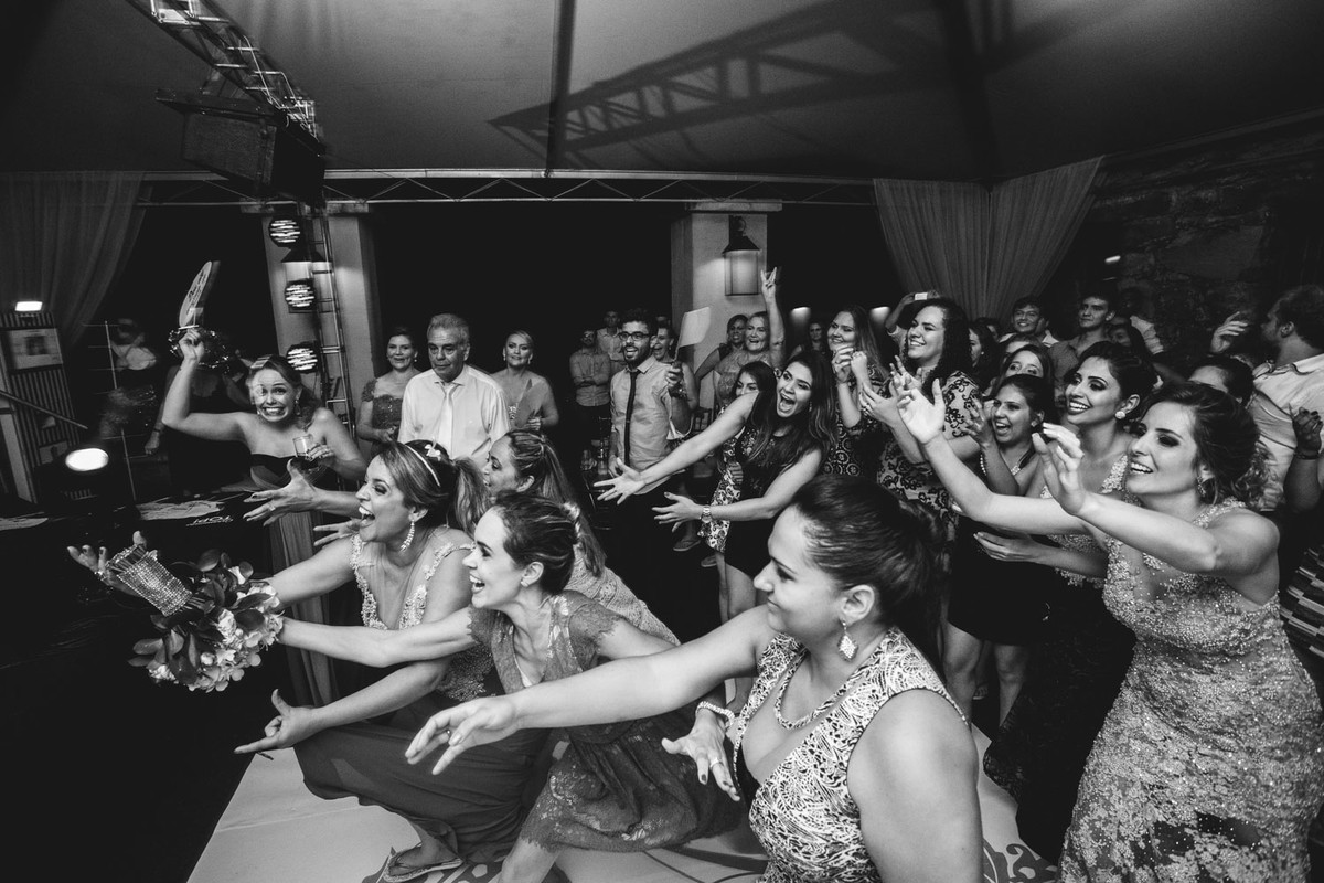 Fazenda Capituva, casamento são joão da boa vista, festa de casamento, dance, decor, casamento a noite, luz casamento, ambar, padrinhos, madrinhas, comemoração