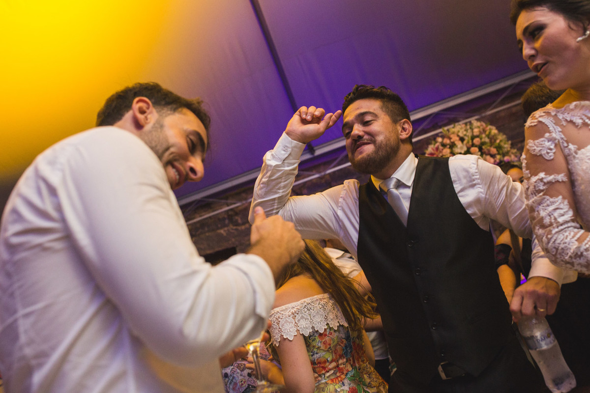 Fazenda Capituva, casamento são joão da boa vista, festa de casamento, dance, decor, casamento a noite, luz casamento, ambar, padrinhos, madrinhas, comemoração