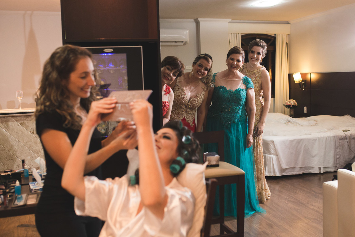 making of da noiva, vestido de noiva, madrinhas , brinde, taças, casamento, são joão da boa vista, maquiagem, make da noiva