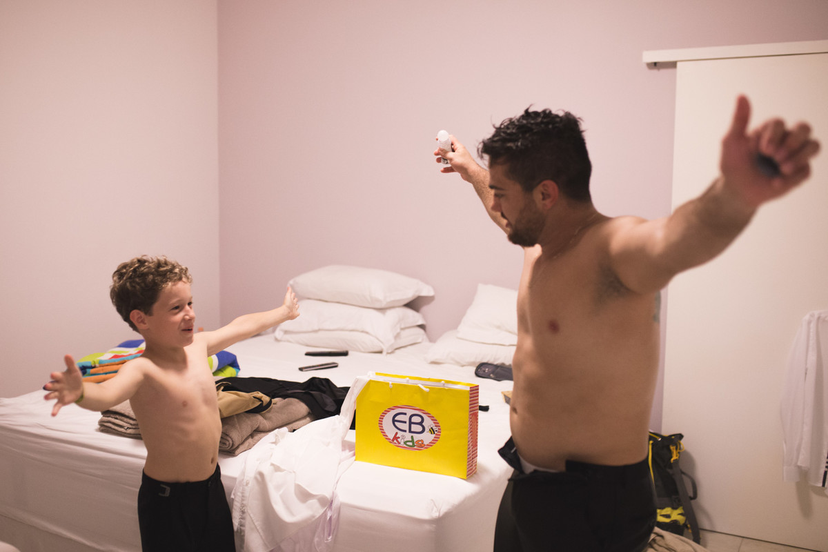 Making od fo noivo, preparação pro casamento, noivo se arrumando, amigos do noivo, padrinhos, terno do noivo, casamento são joão da boa vista, casamento jiu jistu