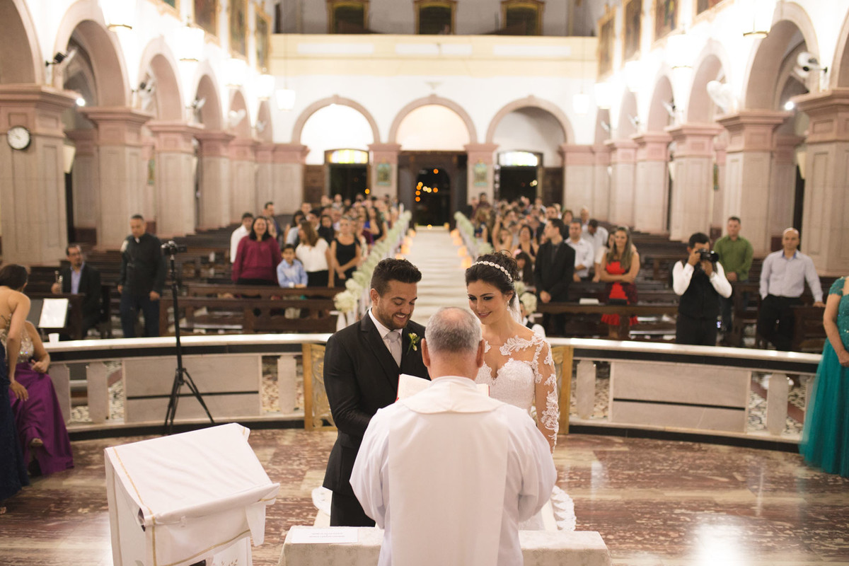 Casamento igreja, casamento interior de são paulo, são joão da boa vista matriz, cerimonia emocionante, fotos com emoção, fotos com sentimento, fotografia de momentos, momentos especiais, decoração de igrej