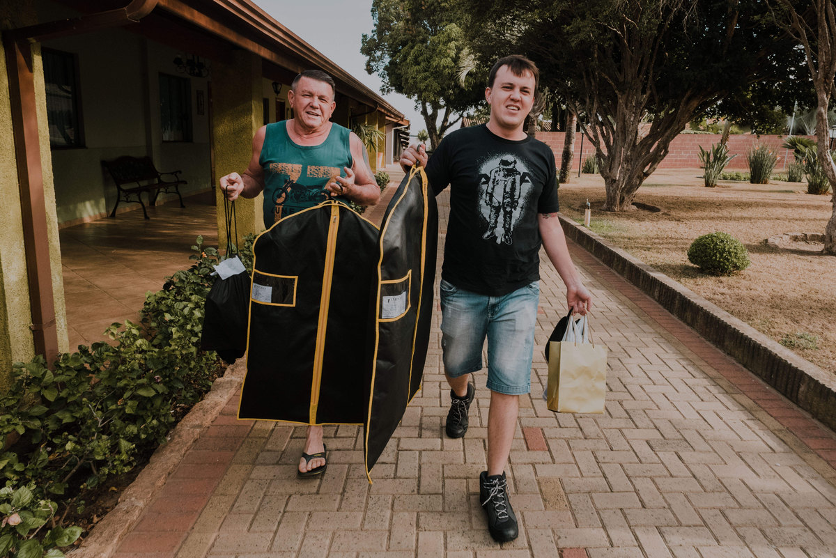 Casamento de Lucas e carol, espaço floriada holambra, making of dos noivos no hotel first look view casamento alternativo, estilo rustico, estilo industrial, fotografo de casamentos em mogi guaçu e região de campinas, rafael serra fotografia e cinema