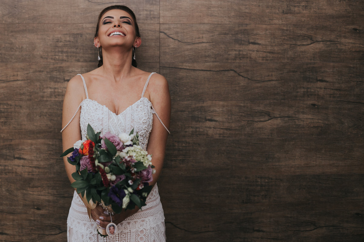 Casamento de Alexandre e Gabriela, casamento rustico, cerimonia emocionante, vestido de noiva com rendas terno cinza, rafael serra fotografia e cinema, fotografo em mogi guaçu, wedding photography