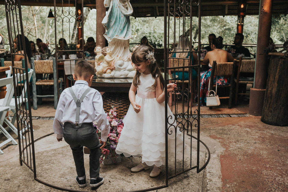Casamento de Alexandre e Gabriela, casamento rustico, cerimonia emocionante, vestido de noiva com rendas terno cinza, rafael serra fotografia e cinema, fotografo em mogi guaçu, wedding photography