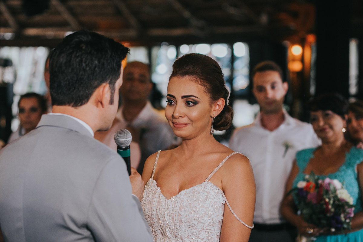 Casamento de Alexandre e Gabriela, casamento rustico, cerimonia emocionante, vestido de noiva com rendas terno cinza, rafael serra fotografia e cinema, fotografo em mogi guaçu, wedding photography