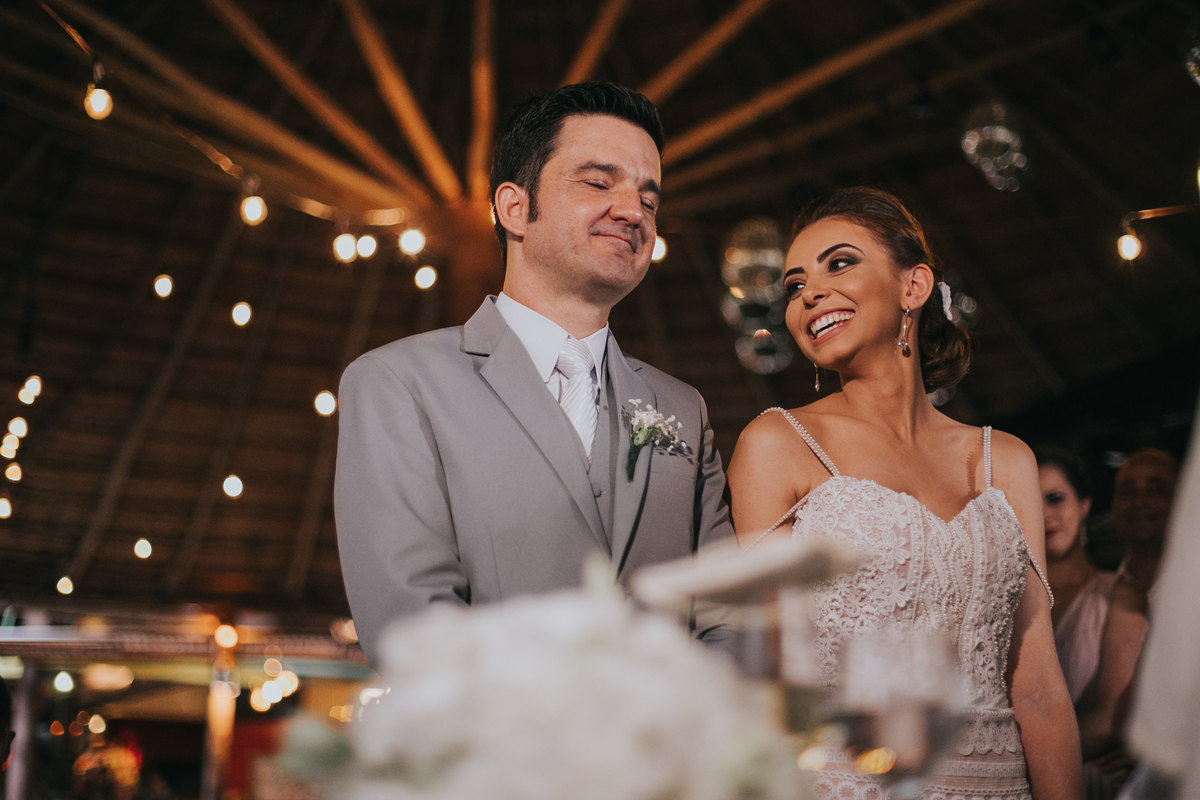 Casamento de Alexandre e Gabriela, casamento rustico, cerimonia emocionante, vestido de noiva com rendas terno cinza, rafael serra fotografia e cinema, fotografo em mogi guaçu, wedding photography