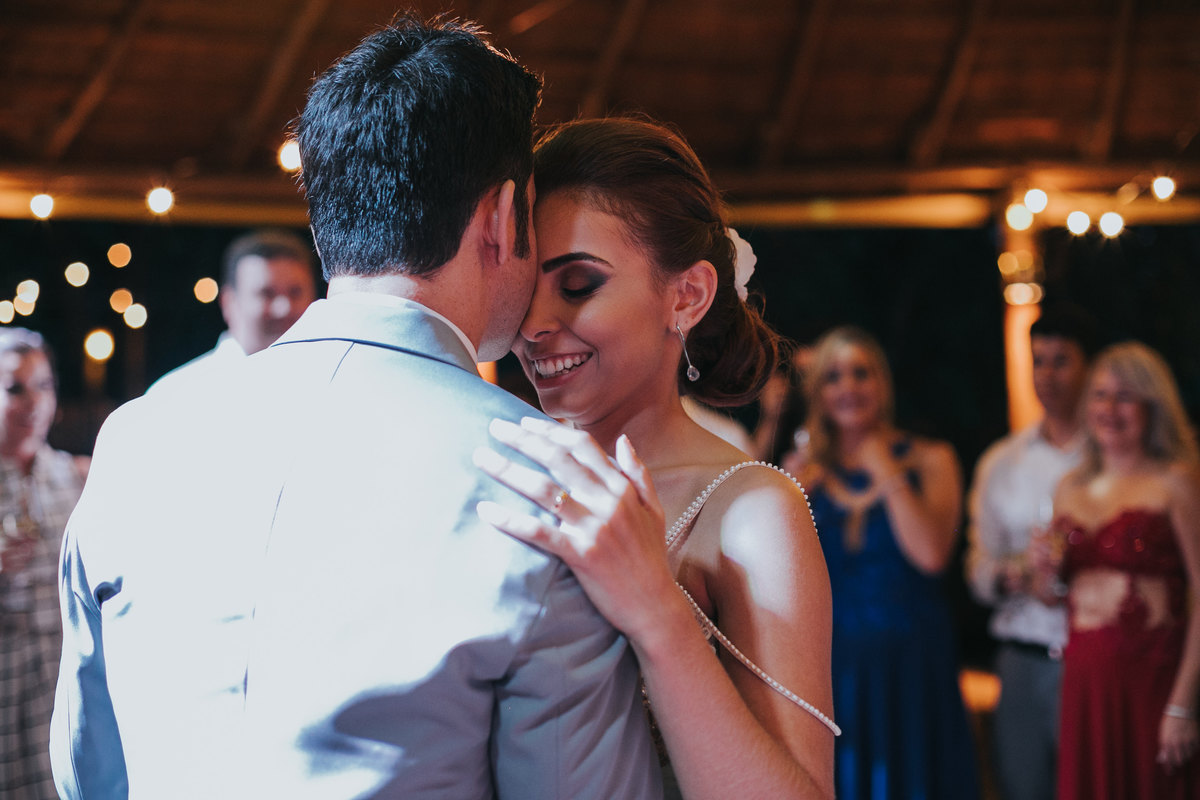 Casamento de Alexandre e Gabriela, casamento rustico, cerimonia emocionante, vestido de noiva com rendas terno cinza, rafael serra fotografia e cinema, fotografo em mogi guaçu, wedding photography