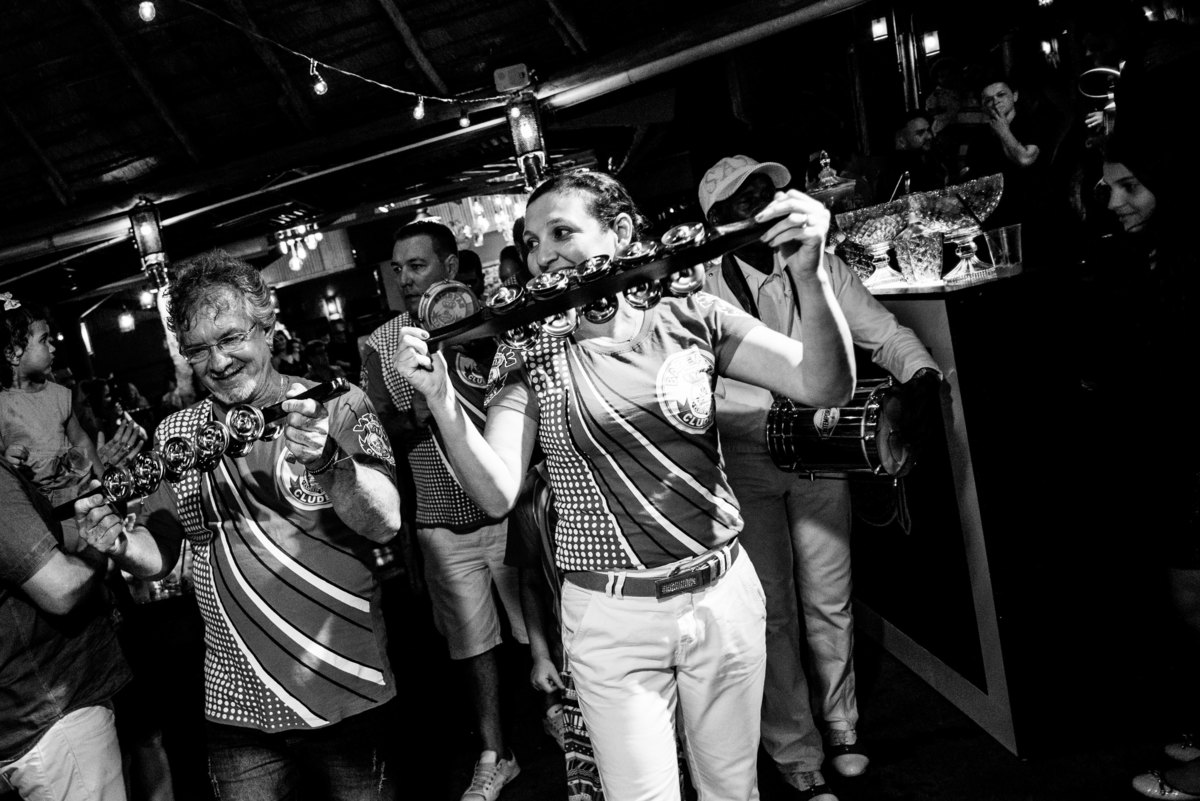 Casamento de Alexandre e Gabriela, casamento rustico, cerimonia emocionante, vestido de noiva com rendas terno cinza, rafael serra fotografia e cinema, fotografo em mogi guaçu, wedding photography