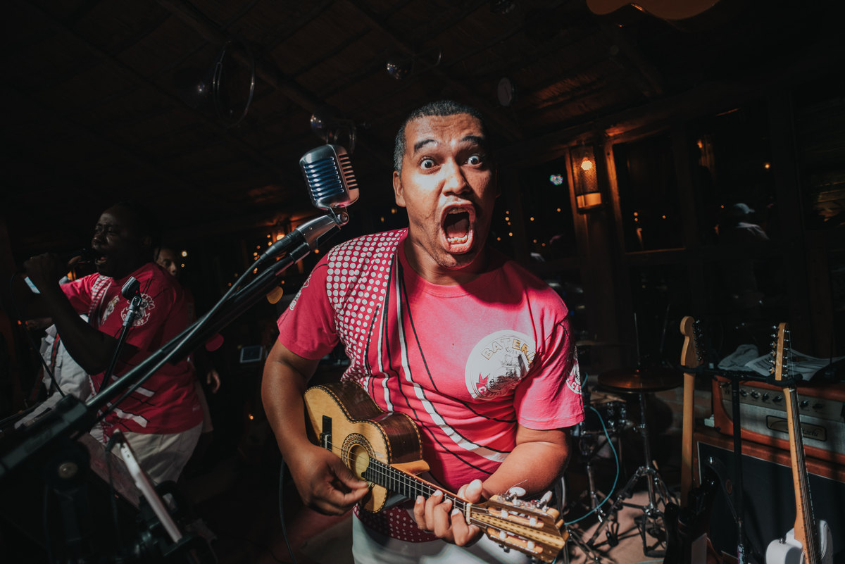 Casamento de Alexandre e Gabriela, casamento rustico, cerimonia emocionante, vestido de noiva com rendas terno cinza, rafael serra fotografia e cinema, fotografo em mogi guaçu, wedding photography