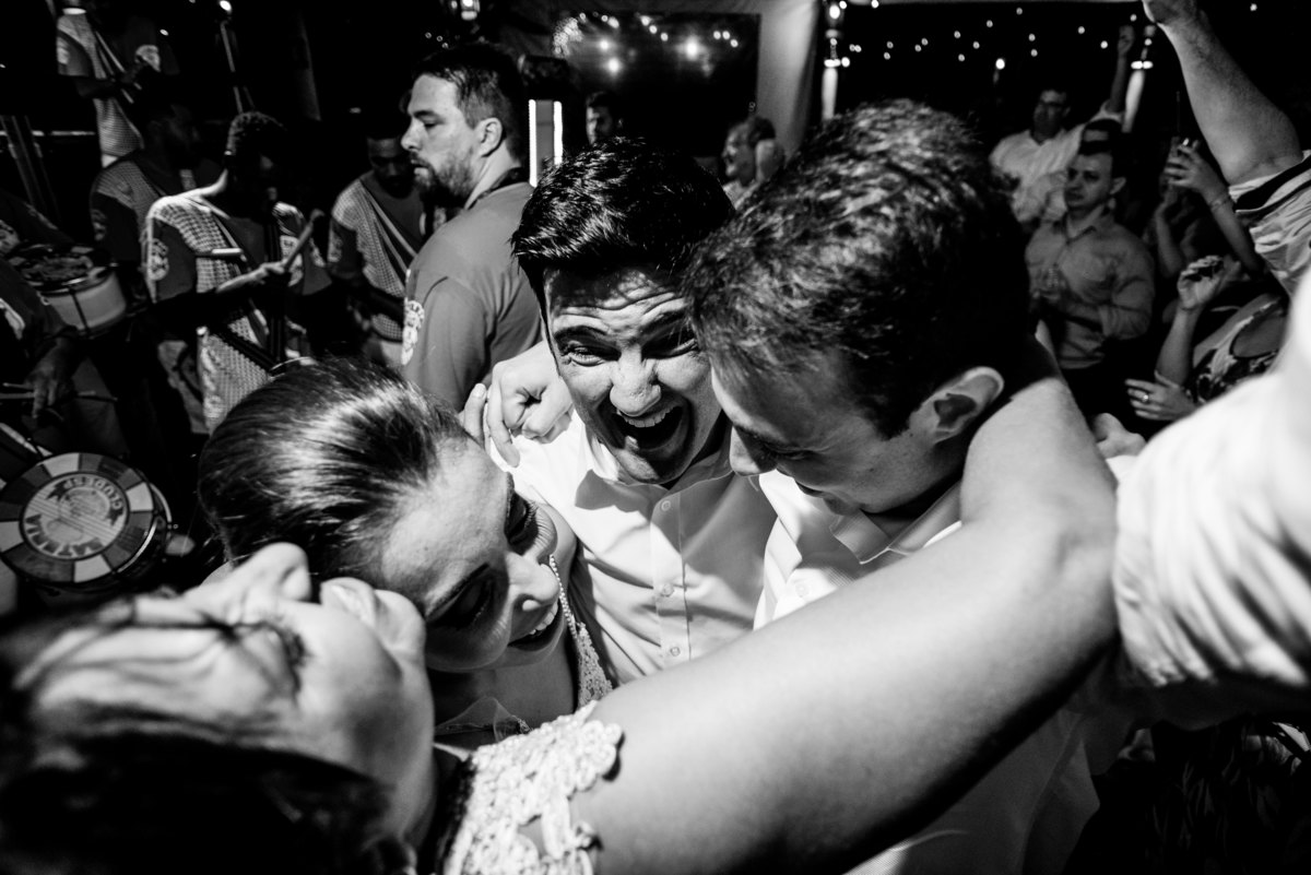 Casamento de Alexandre e Gabriela, casamento rustico, cerimonia emocionante, vestido de noiva com rendas terno cinza, rafael serra fotografia e cinema, fotografo em mogi guaçu, wedding photography