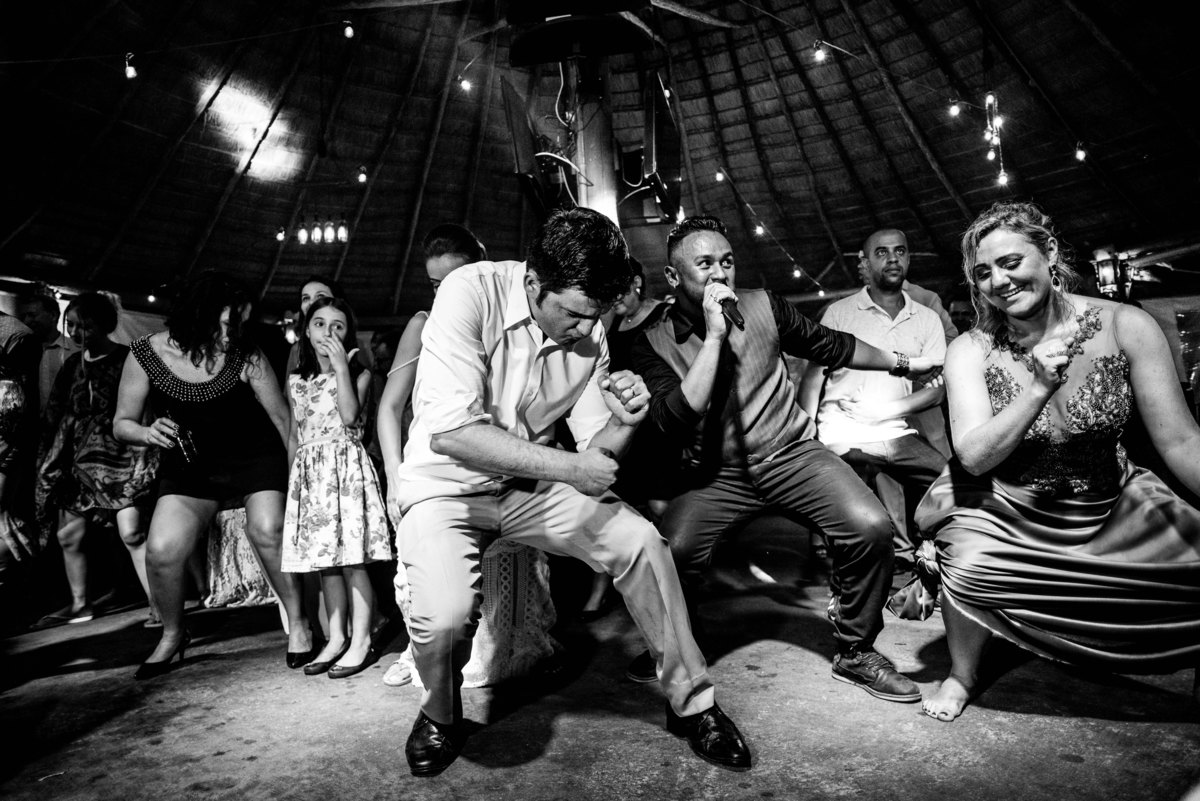 Casamento de Alexandre e Gabriela, casamento rustico, cerimonia emocionante, vestido de noiva com rendas terno cinza, rafael serra fotografia e cinema, fotografo em mogi guaçu, wedding photography