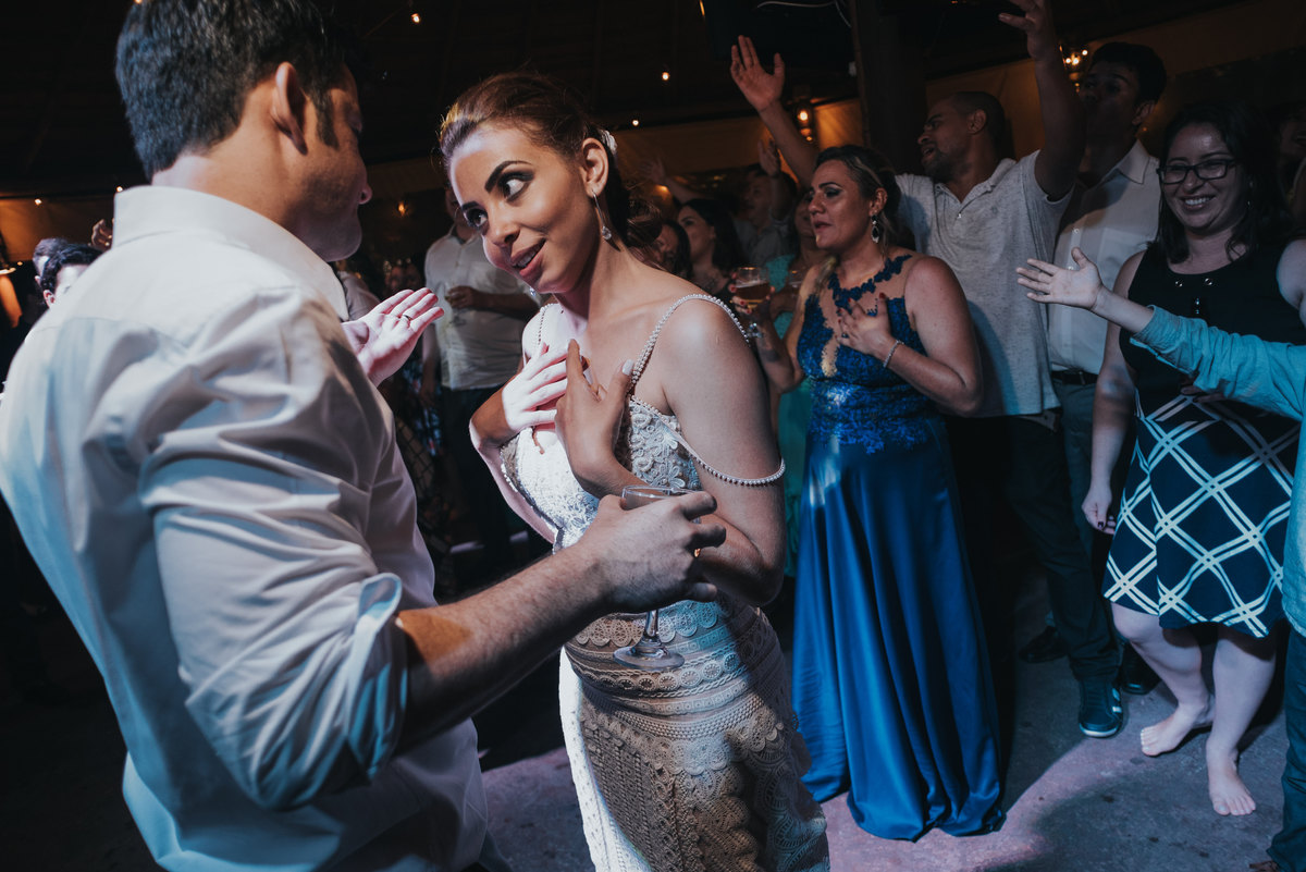 Casamento de Alexandre e Gabriela, casamento rustico, cerimonia emocionante, vestido de noiva com rendas terno cinza, rafael serra fotografia e cinema, fotografo em mogi guaçu, wedding photography